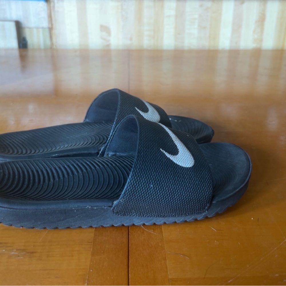 Boys Black and White Nike Slides